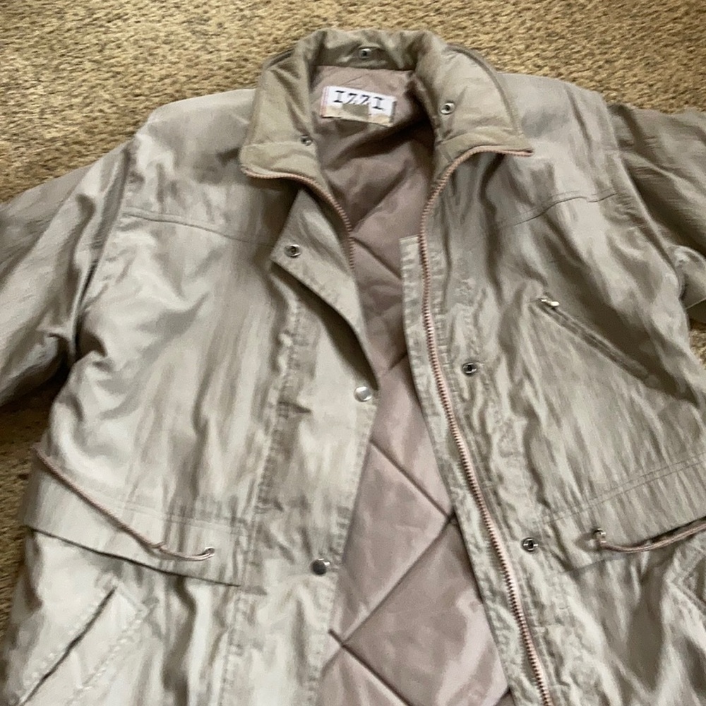 Woman’s winter jacket - Picture 4 of 6